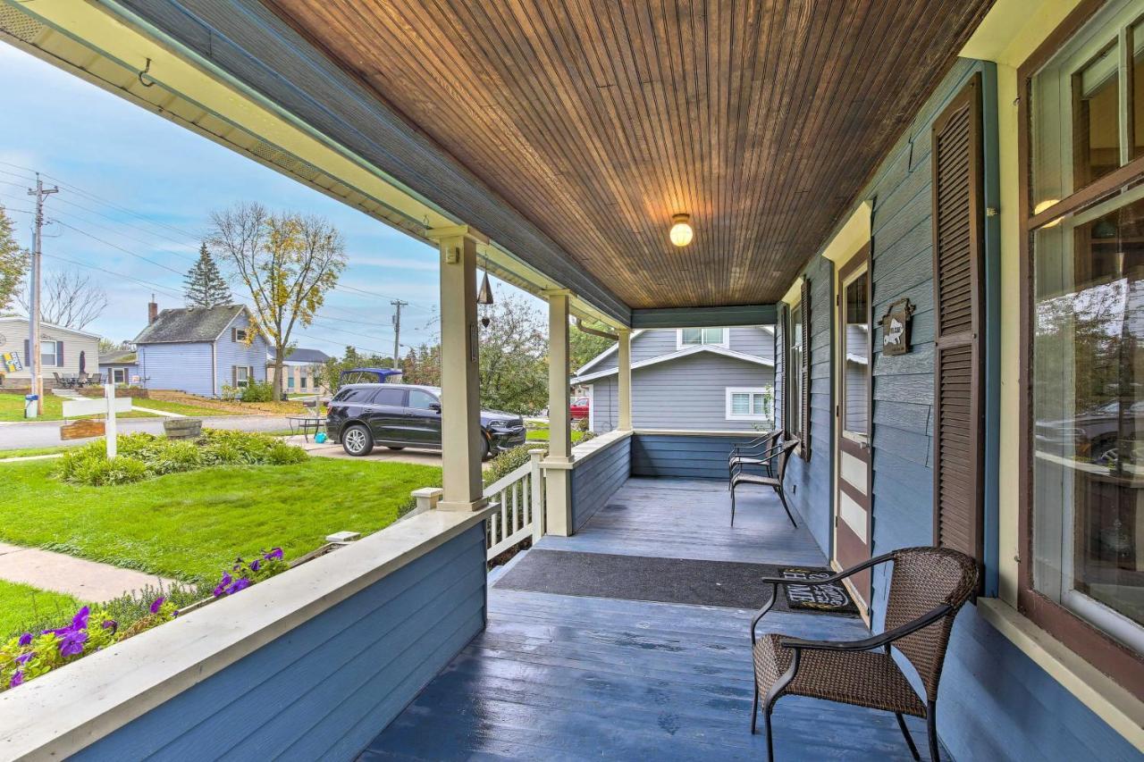 Historic Cumberland Home On Beaver Dam Lake! Exterior photo